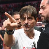 Scandal monstru în Grecia  Guvernul amenință că suspendă campionatul după violențele de la Olympiacos - Panathinaikos!   Patronul a ajuns în cătușe